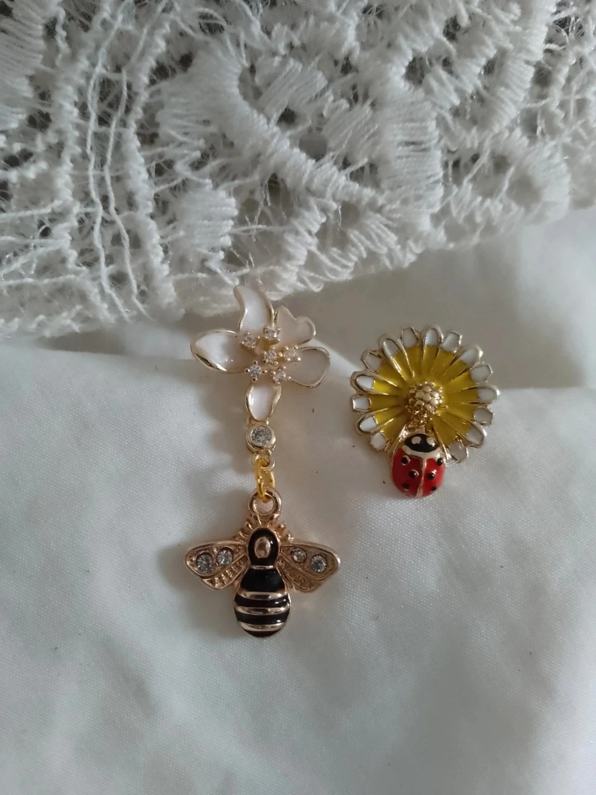 Boucles d'oreilles bohèmes asymétriques abeille fleurs coccinelle 🐞.